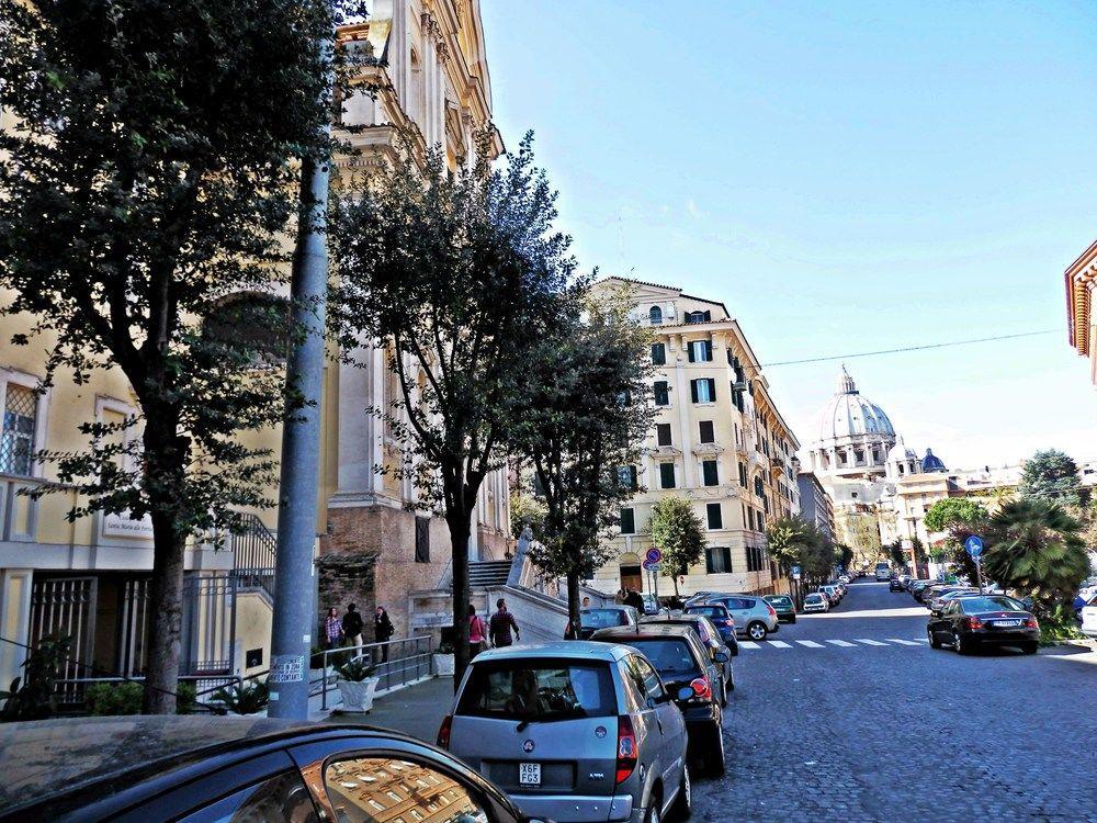 Casa Per Ferie Santa Maria Alle Fornaci Hotel Rome Exterior photo